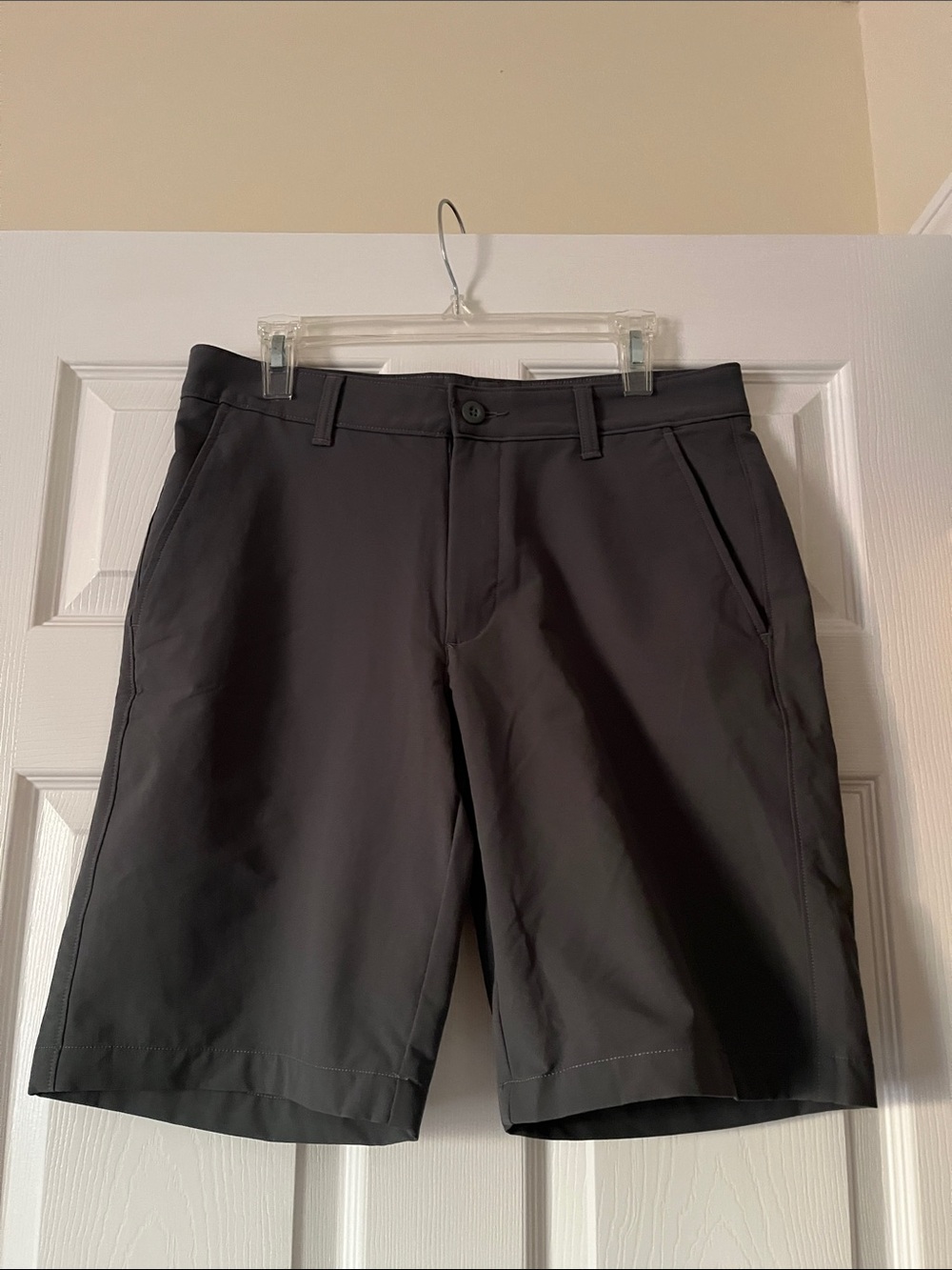 Under armor dark gray golf shorts
